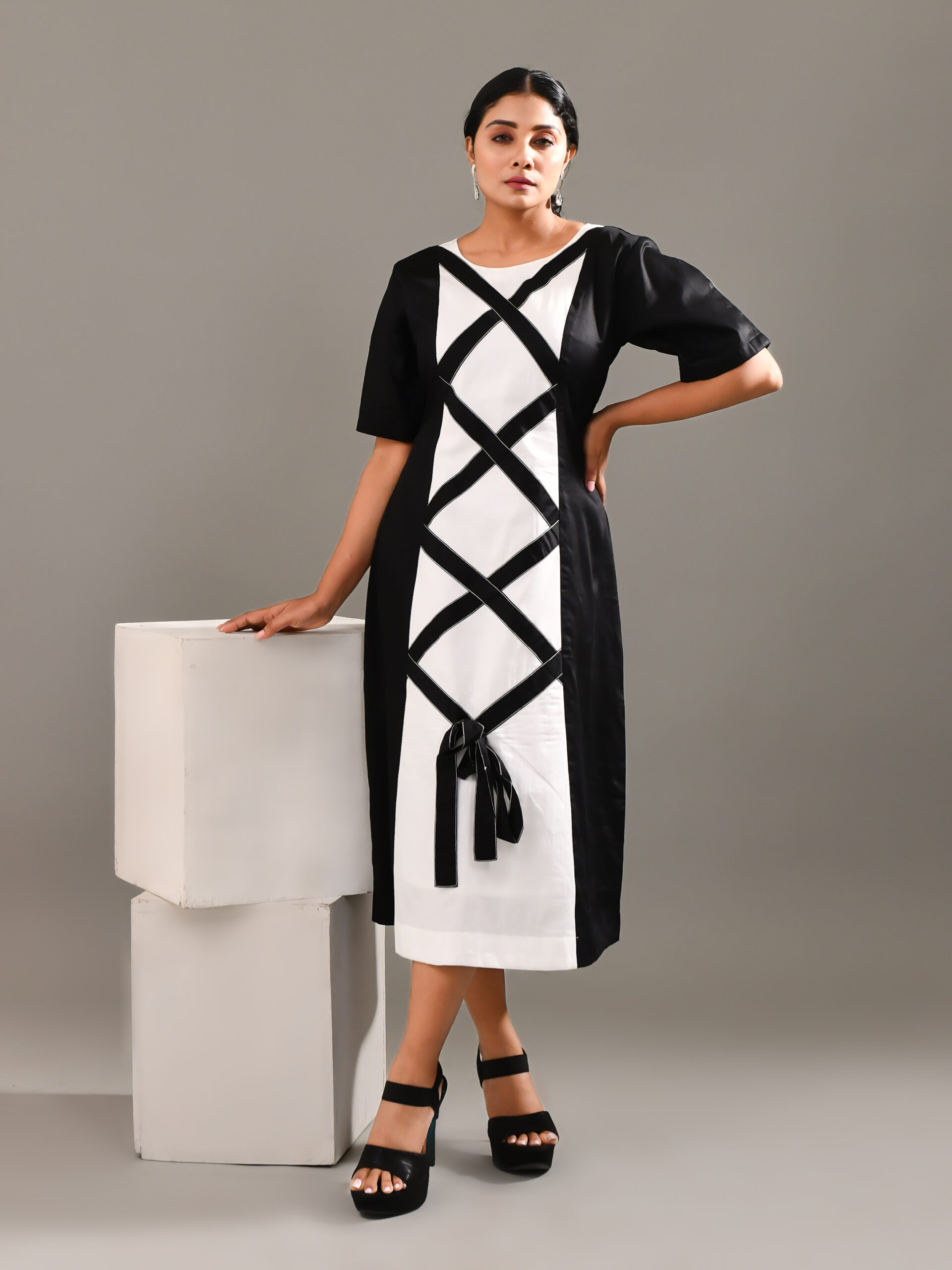 White and black blended cotton dress with minimal geometric pattern and knotted hem – Golden Muslin