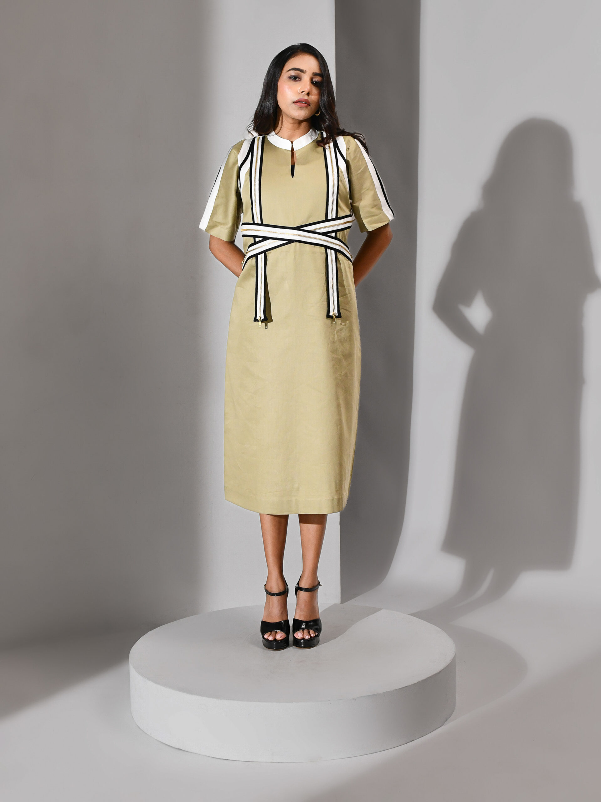 Beige cotton dress with zipper detailing and soft