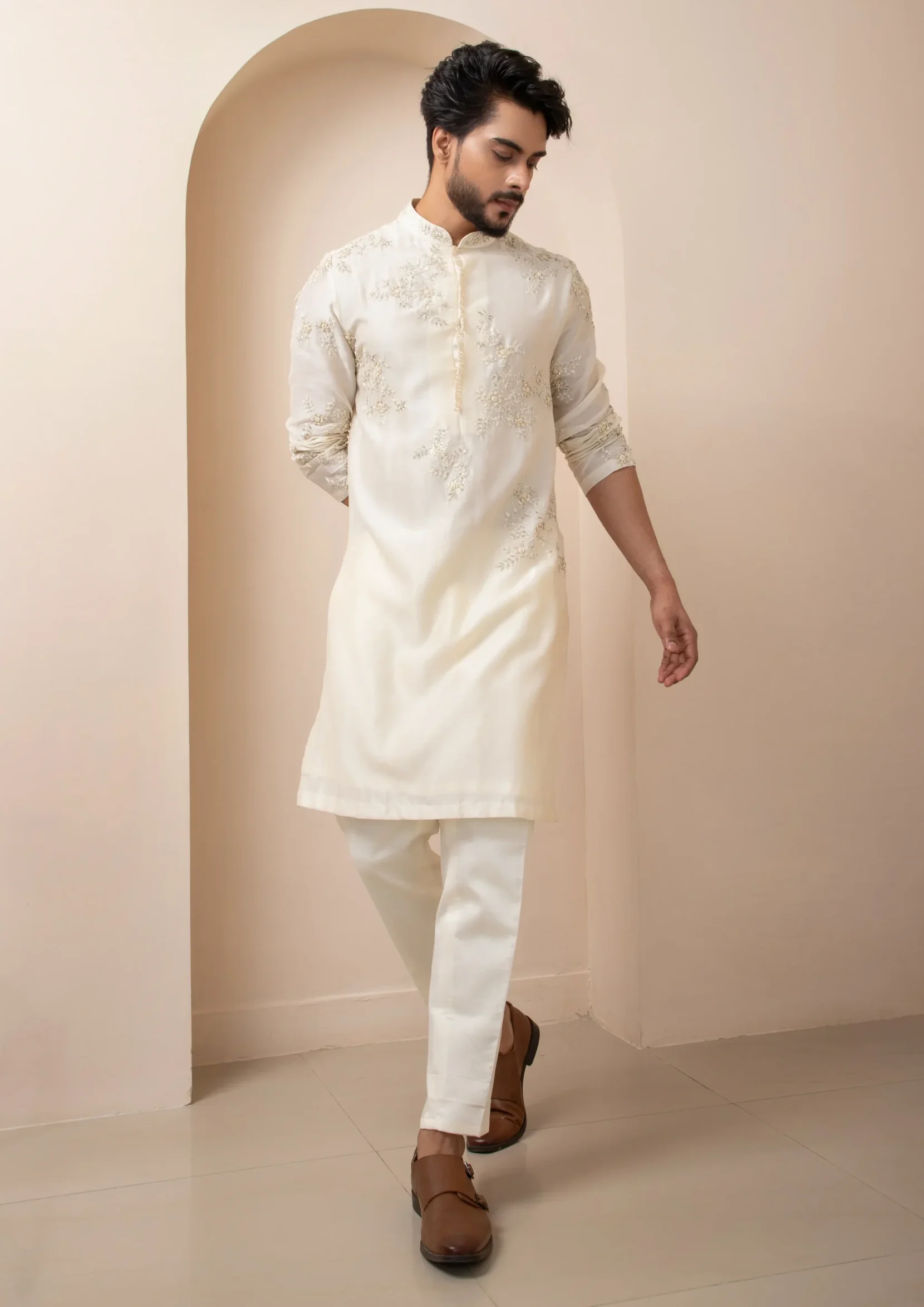 Model wearing ivory opulence golden muslin kurta set with gold threadwork and ivory pajama