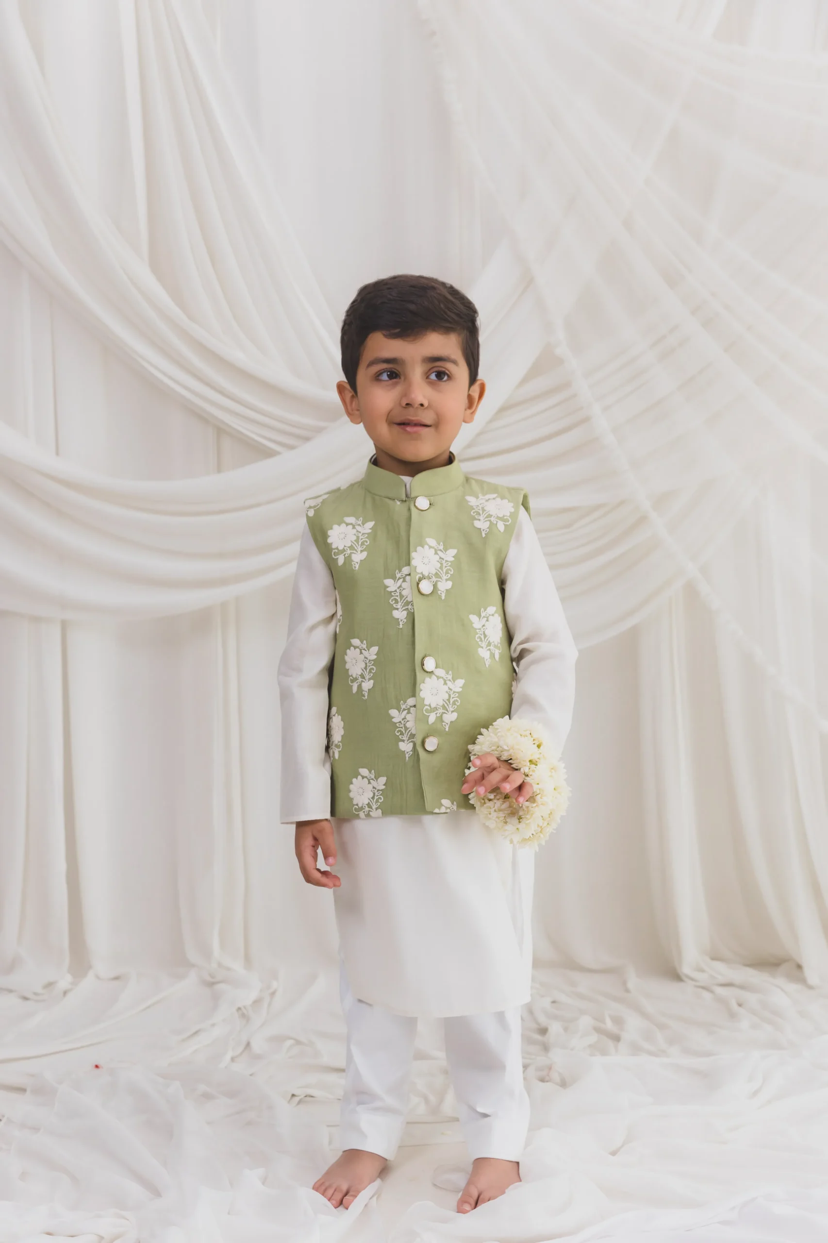 Green Embroidered Mul Chanderi Kurta Set with cotton pants from Golden Muslin By Choti Buti
