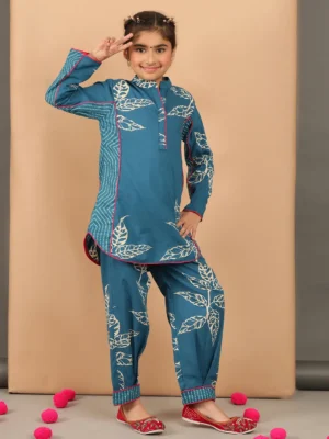 Girls Teal Blue Leaf Printed Kurta Set with Mandarin Collar and Pants