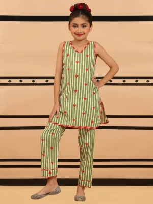 Girls Green Striped Kurta Set with Heart Motifs and Matching Pants